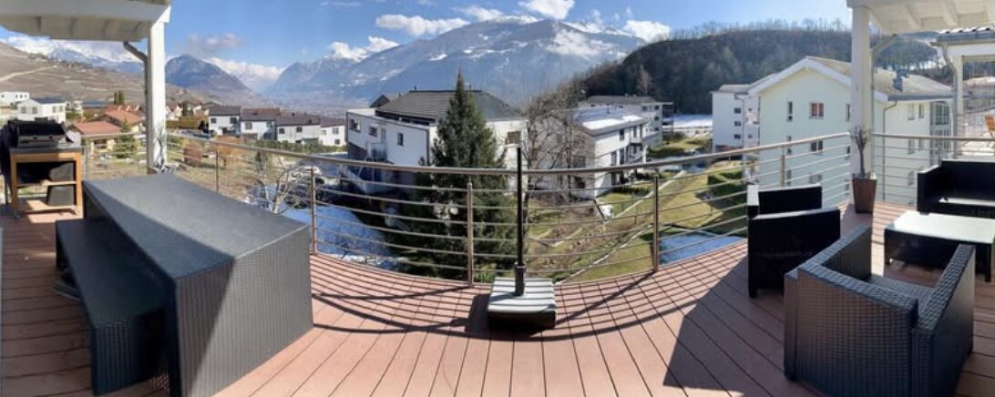 Balcon avec vue dégagée sur la vallée du Rhône